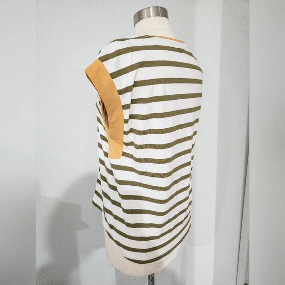 Halogen | Ivory & Olive V-Neck Top - Picture 3 of 8